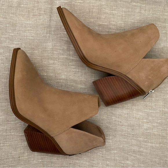 Vince Camuto booties - Picture 2 of 6